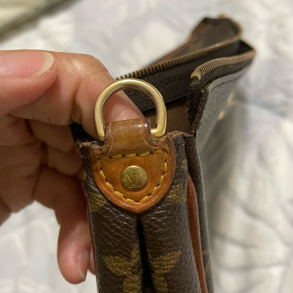 Louis Vuitton Clutch